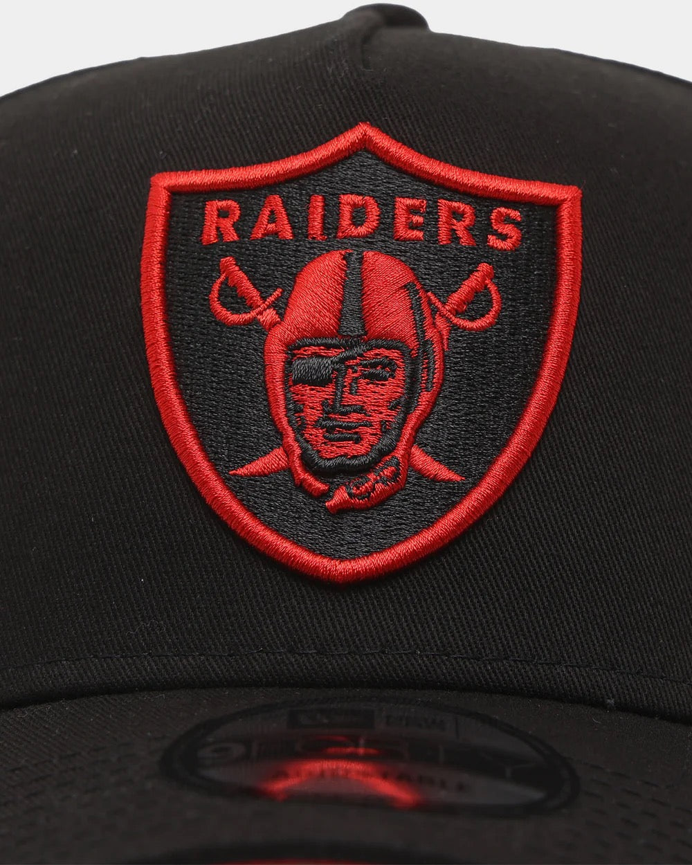 New Era LAS VEGAS RAIDERS 9FORTY A-FRAME SNAPBACK SATIN RED UNDER PEAK