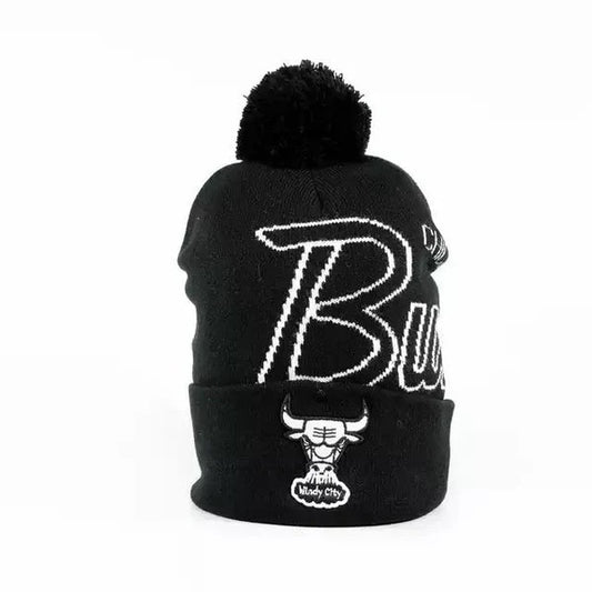 Mitchell & Ness Bulls Script Burst Beanie